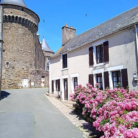 Charming Detached 2 Bedroom Ancient House In Medieval Quarter Of A Small Town In The Pays De La Loire, France Sillé-le-Guillaume Exteriör bild