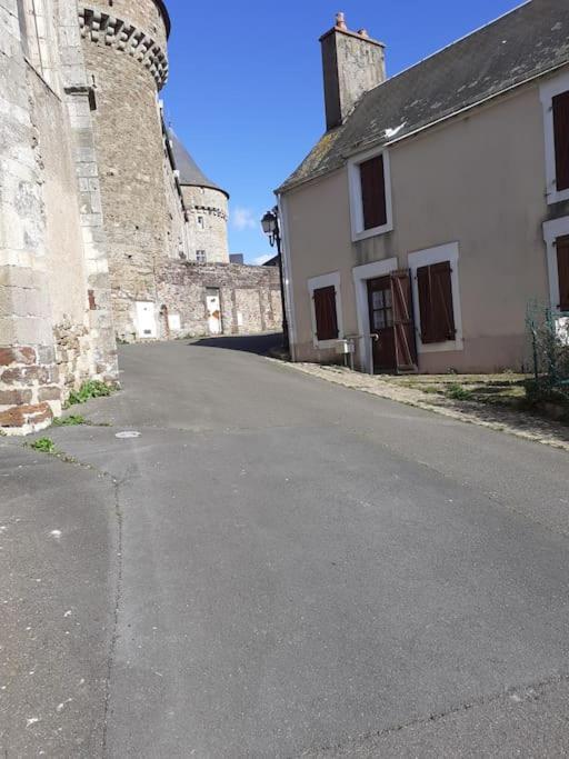 Charming Detached 2 Bedroom Ancient House In Medieval Quarter Of A Small Town In The Pays De La Loire, France Sillé-le-Guillaume Exteriör bild