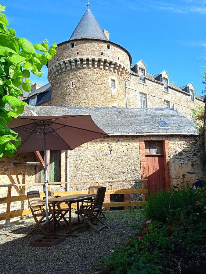 Charming Detached 2 Bedroom Ancient House In Medieval Quarter Of A Small Town In The Pays De La Loire, France Sillé-le-Guillaume Exteriör bild